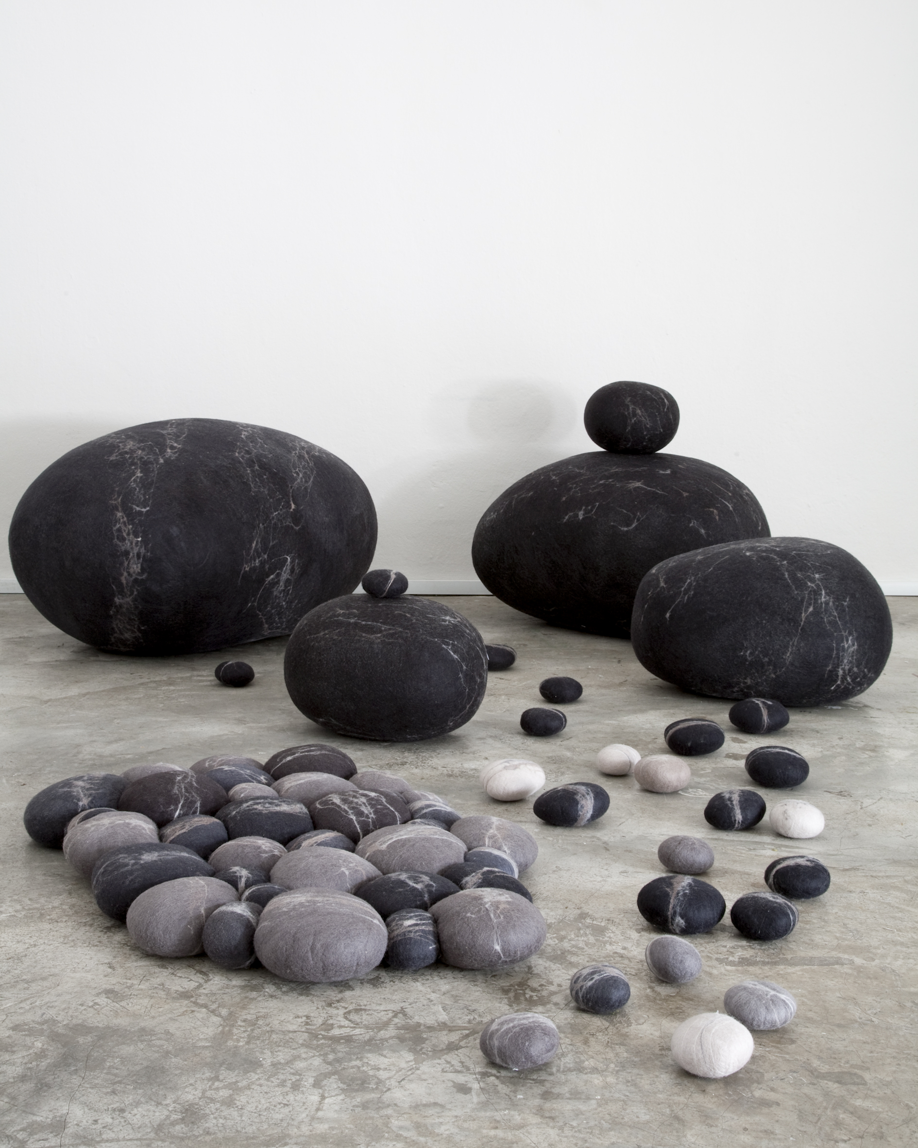 Rock cushions and poufs